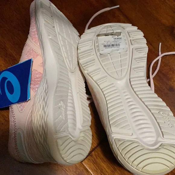 ASICS - Picture 5 of 5